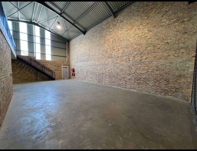 188M² WAREHOUSE TO LET IN LASER PARK